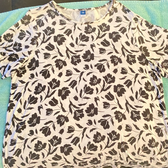 Old Navy luxe black and white floral, size XL TALL. - Picture 1 of 2